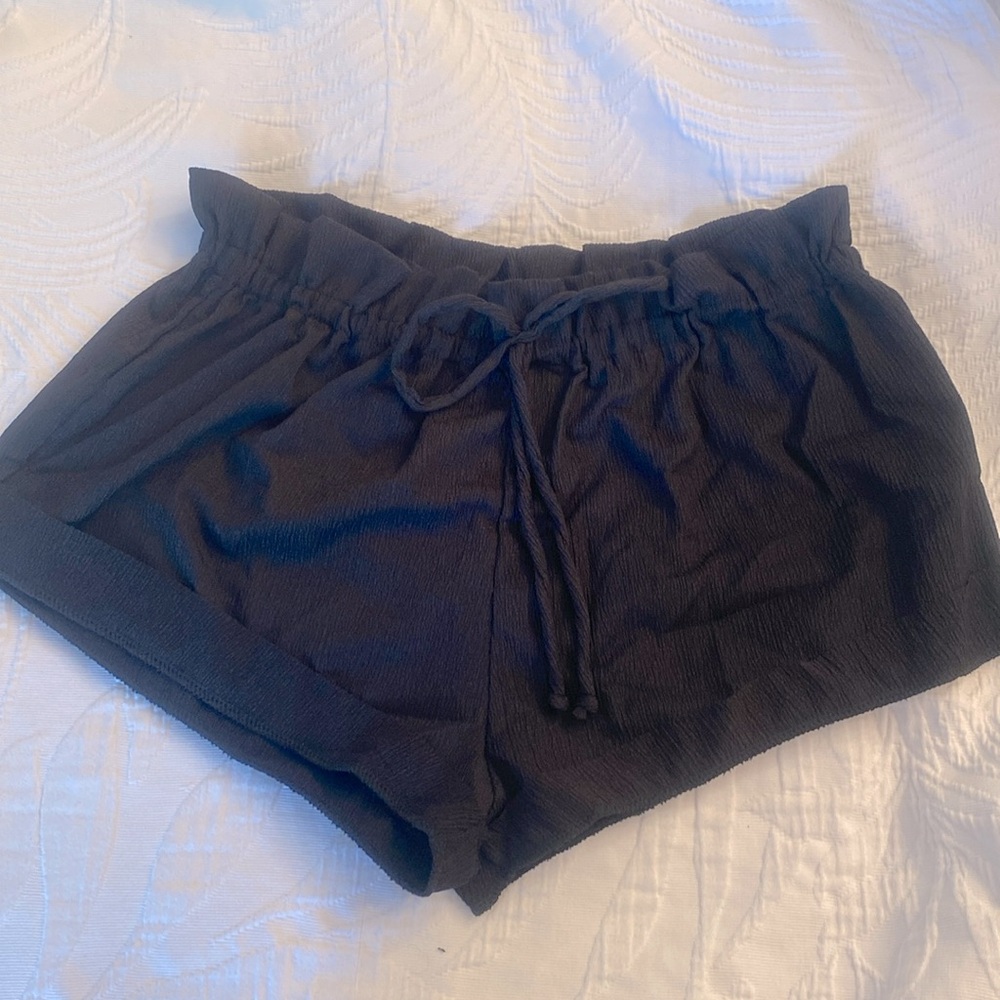 Brand new!!! Super cute crêpe paper bag shorts